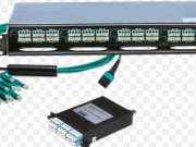 De rol van Gaten op het Ferrule-einde van MPO-connectoren